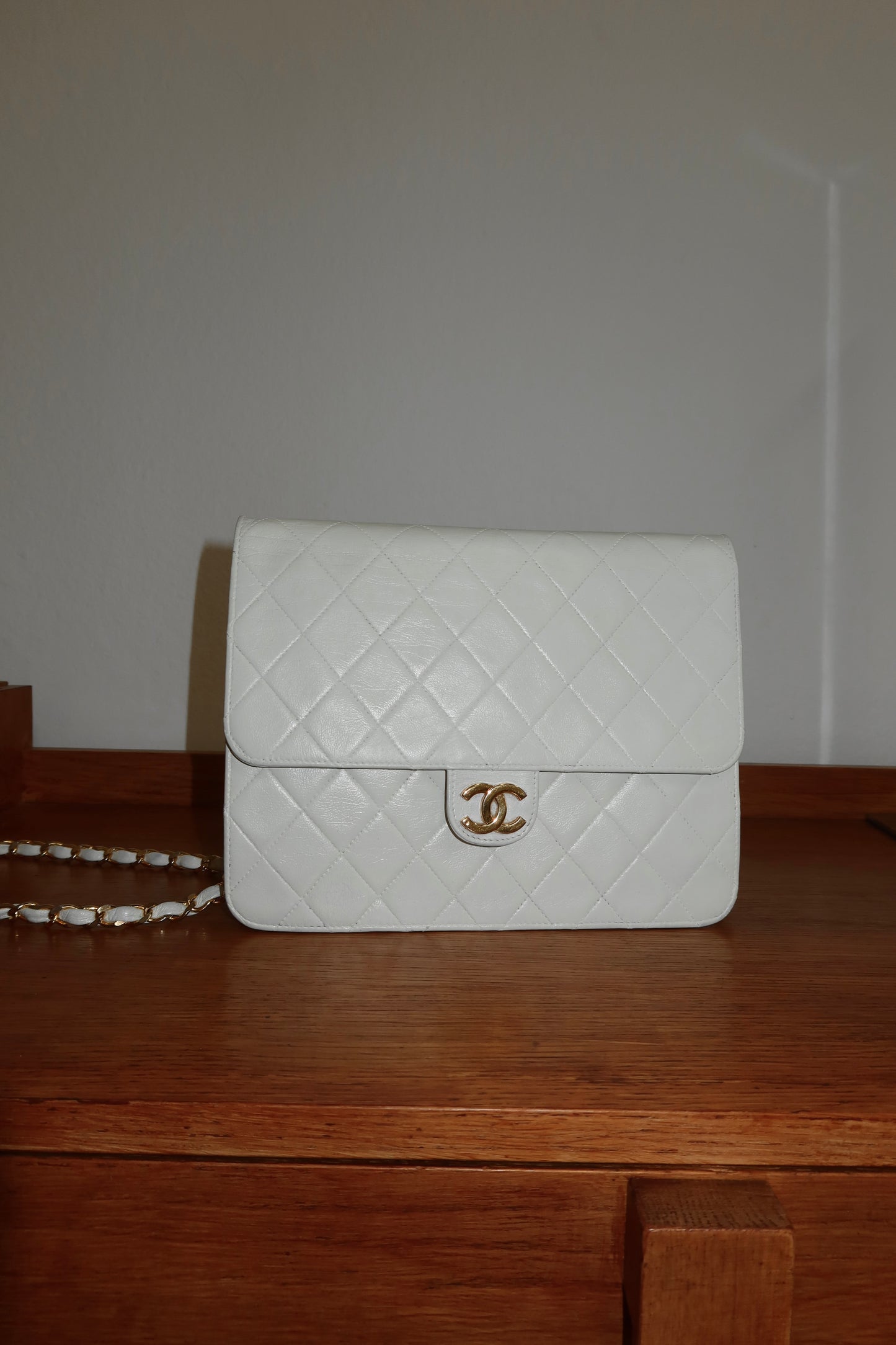 CHANEL 80s SINGLE FLAP BAG CREAM