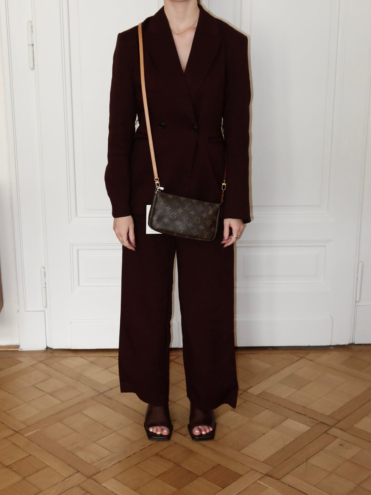 LV POCHETTE