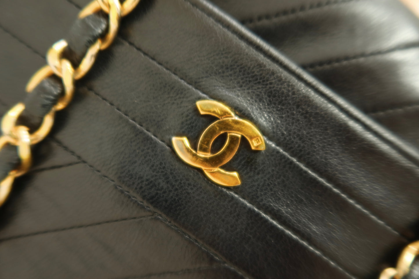 CHANEL DIAGONAL STITCH SINGLE FLAP BAG 2
