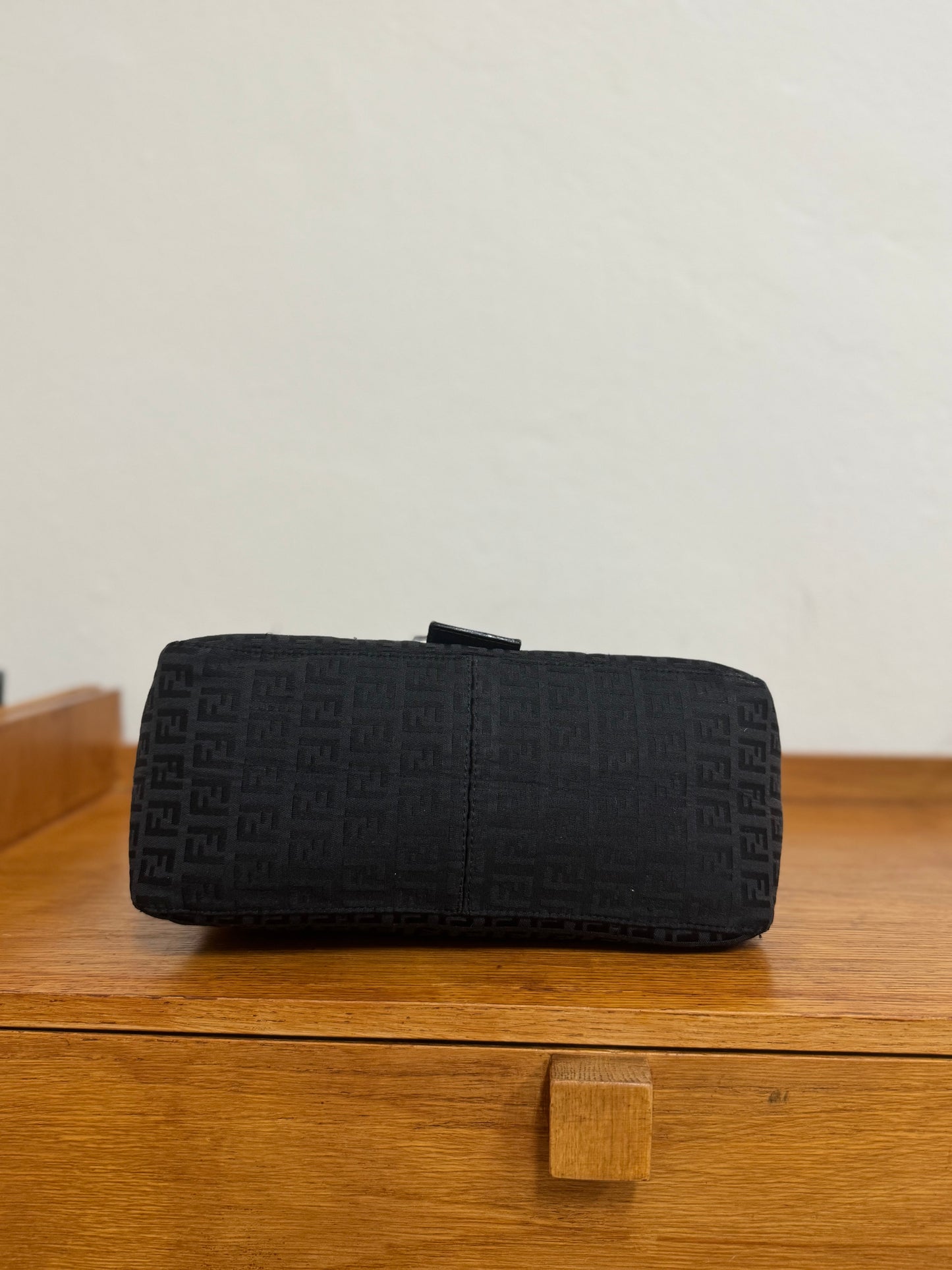 FENDI MAMMA BAGUETTE BLACK ZUCCA