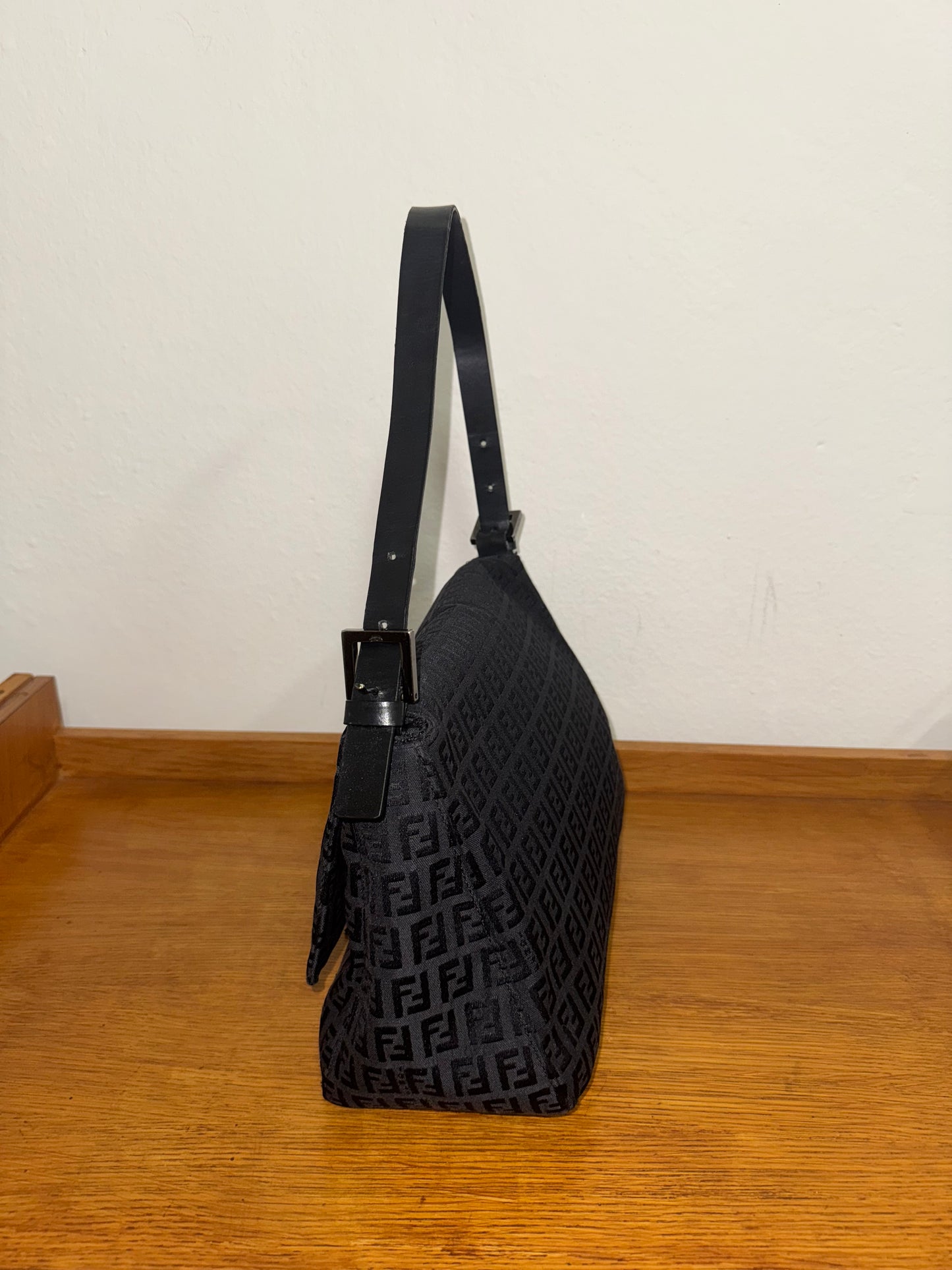FENDI MAMMA BAGUETTE BLACK ZUCCA