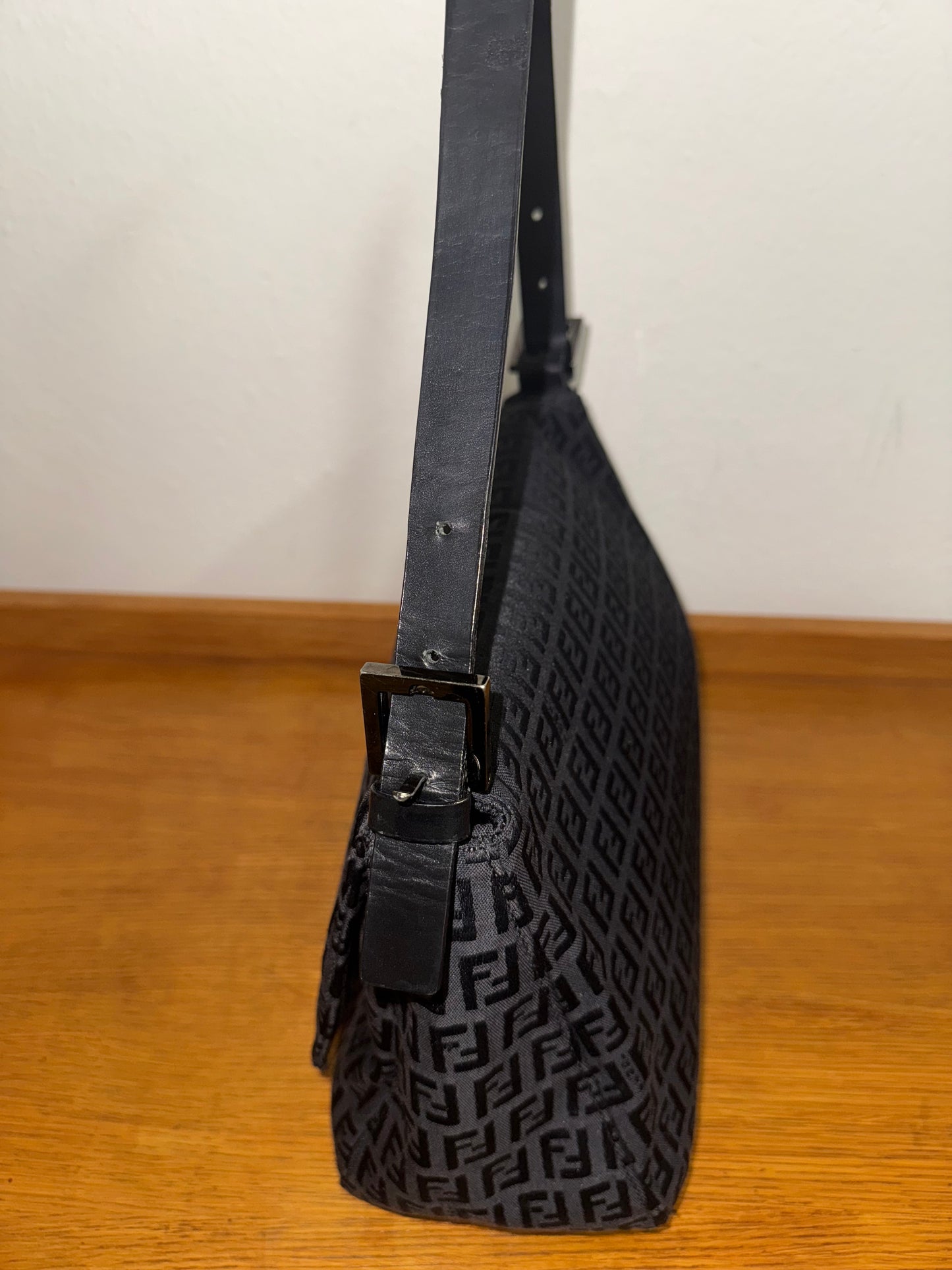 FENDI MAMMA BAGUETTE BLACK ZUCCA