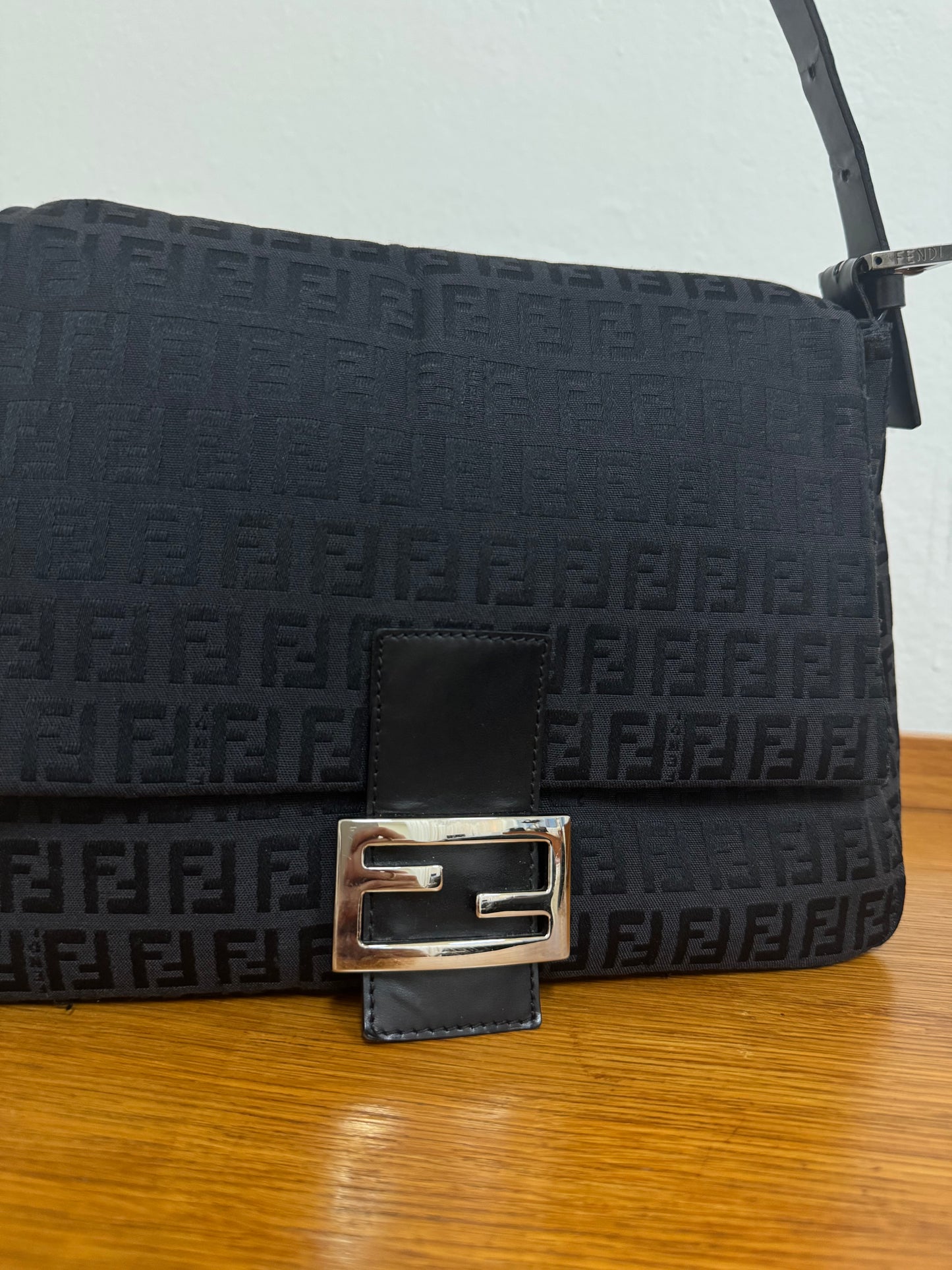 FENDI MAMMA BAGUETTE BLACK ZUCCA