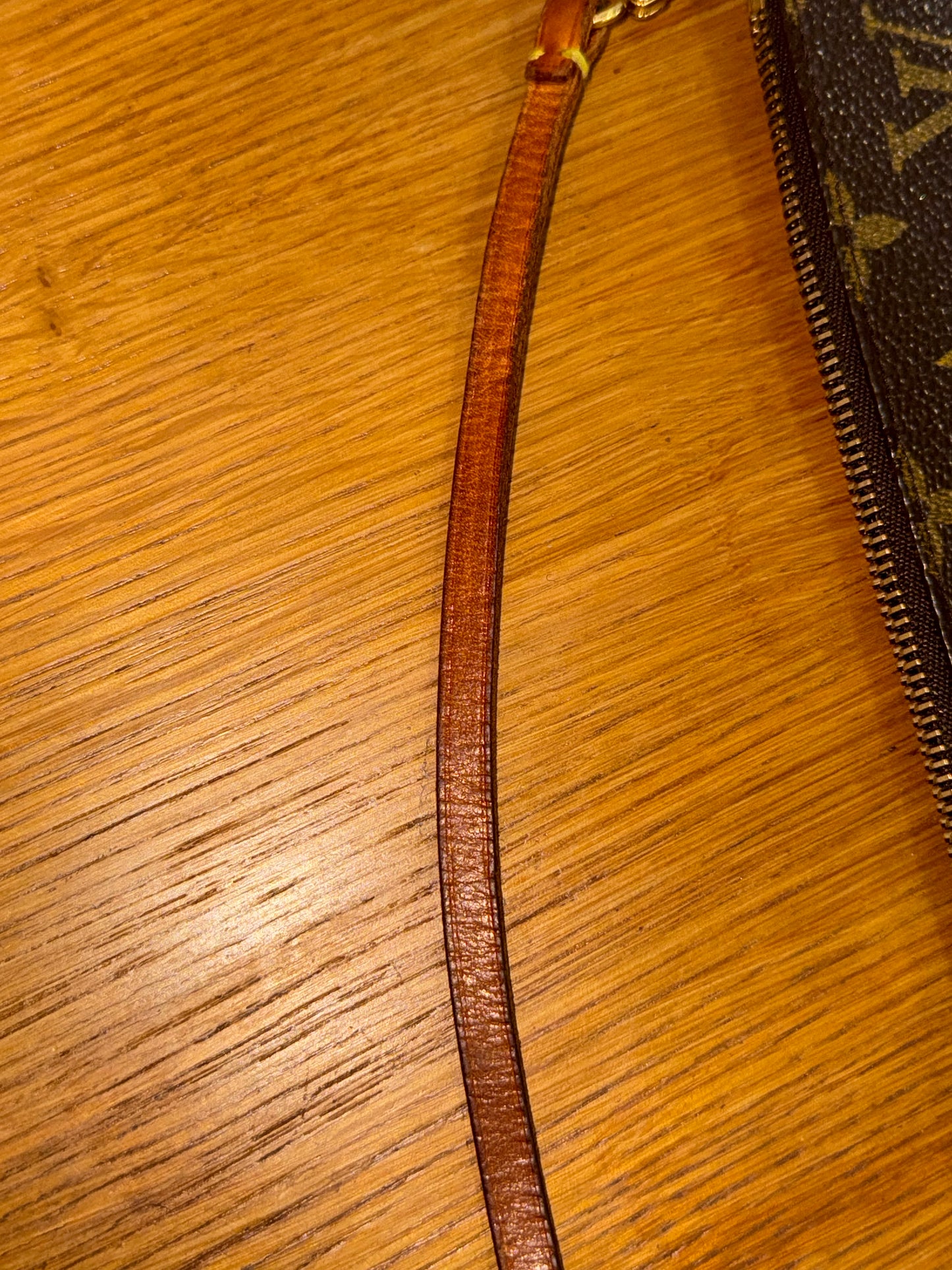 LOUIS VUITTON POCHETTE