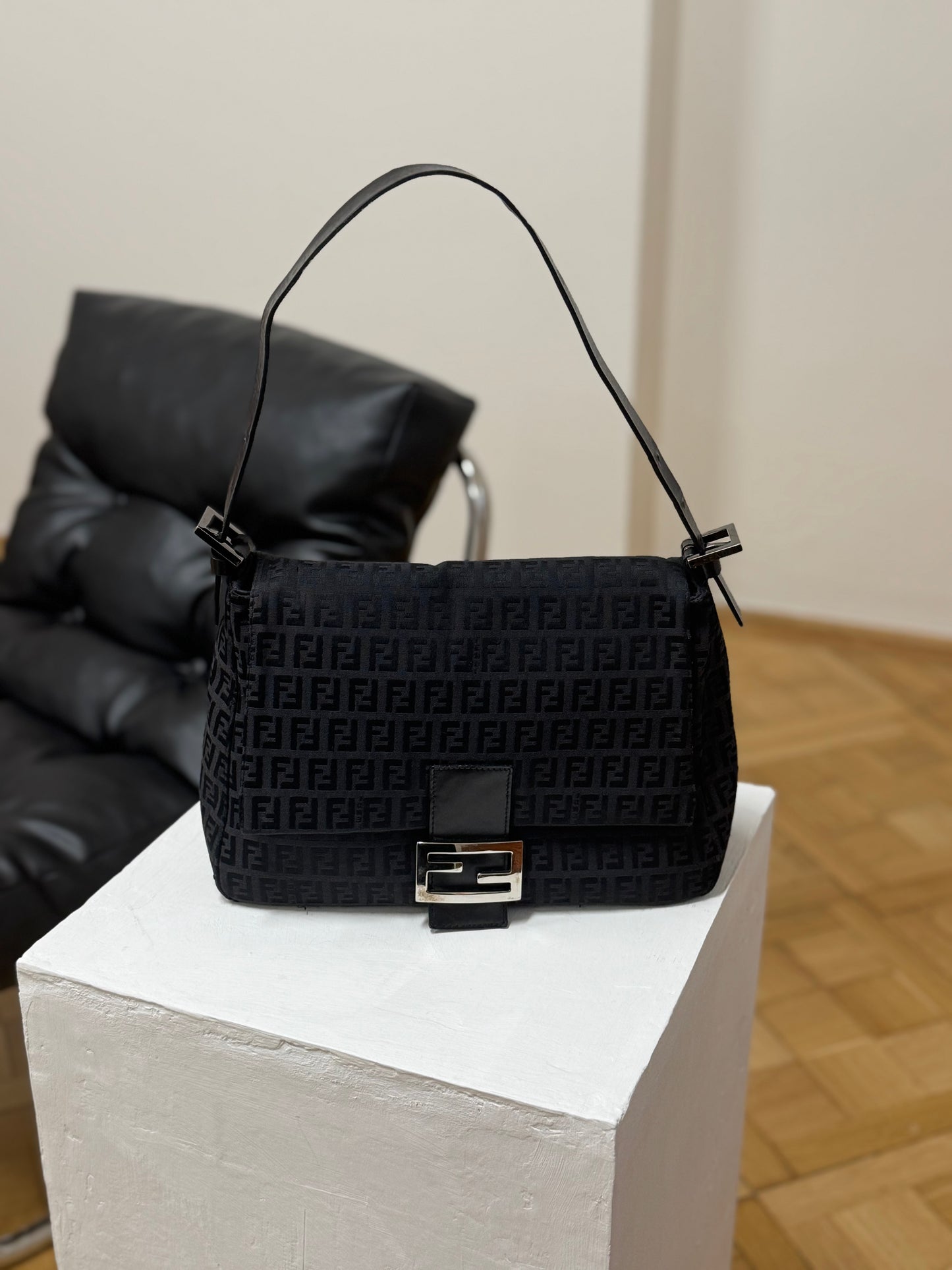 FENDI MAMMA BAGUETTE BLACK ZUCCA