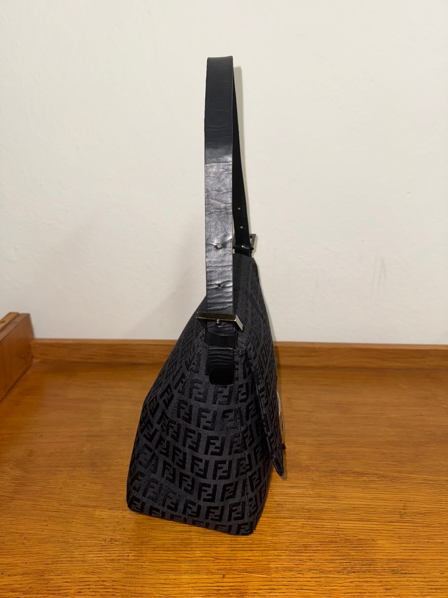 FENDI MAMMA BAGUETTE BLACK ZUCCA