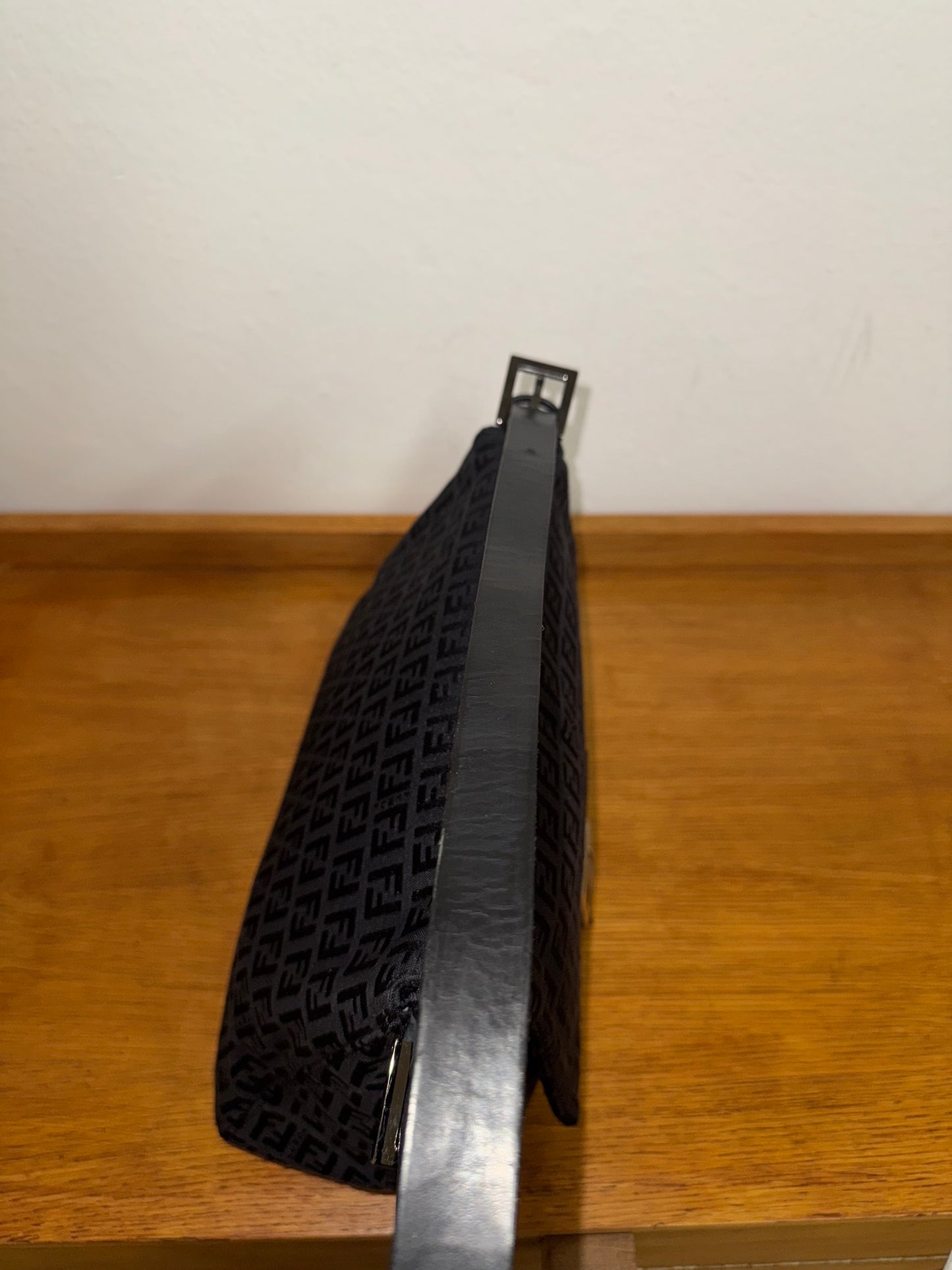 FENDI MAMMA BAGUETTE BLACK ZUCCA