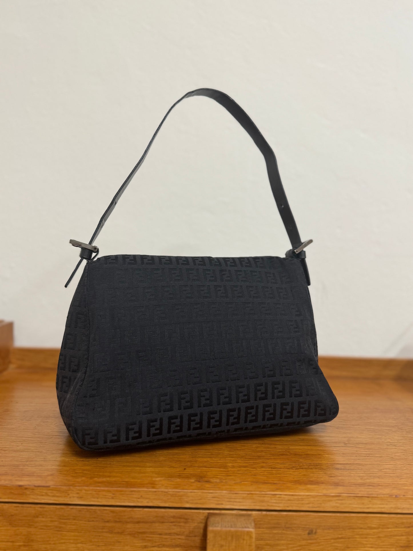 FENDI MAMMA BAGUETTE BLACK ZUCCA