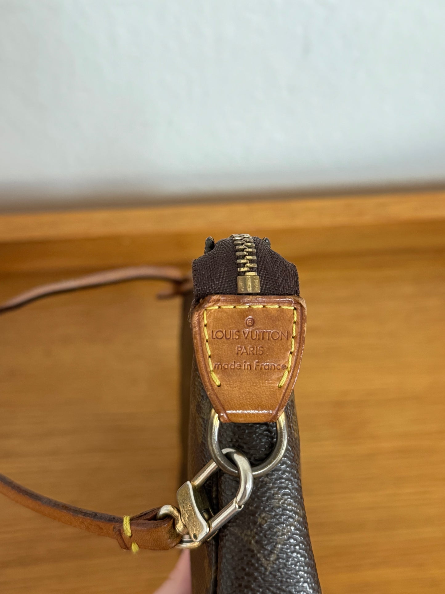 LV POCHETTE