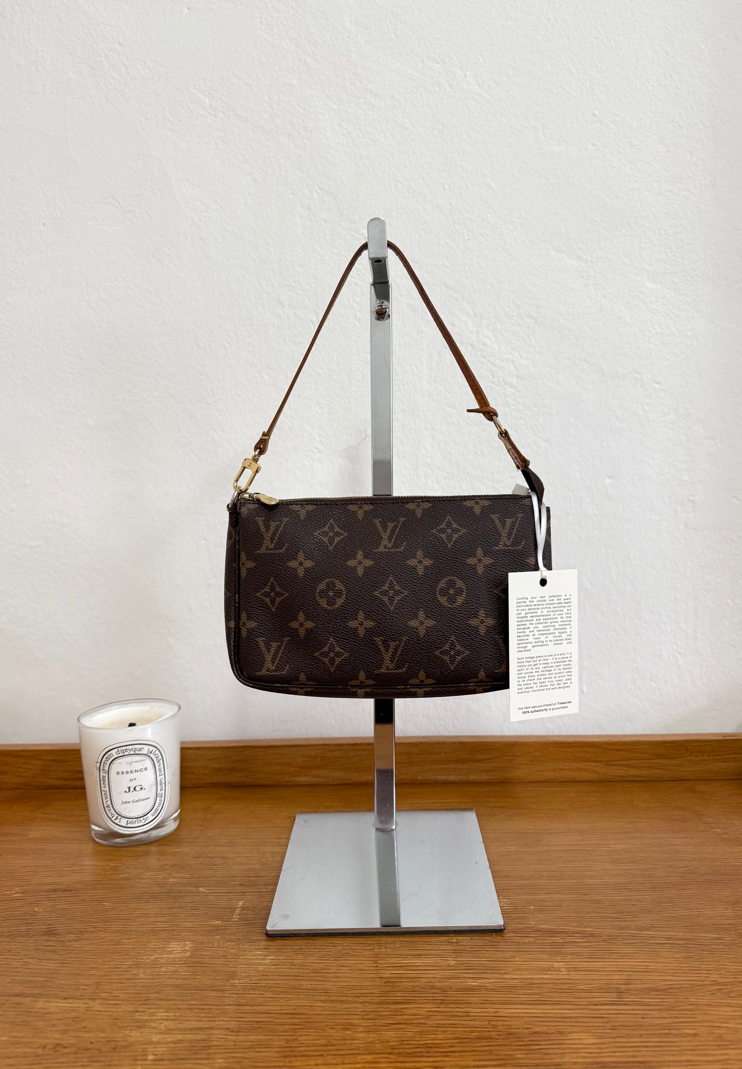 LV POCHETTE