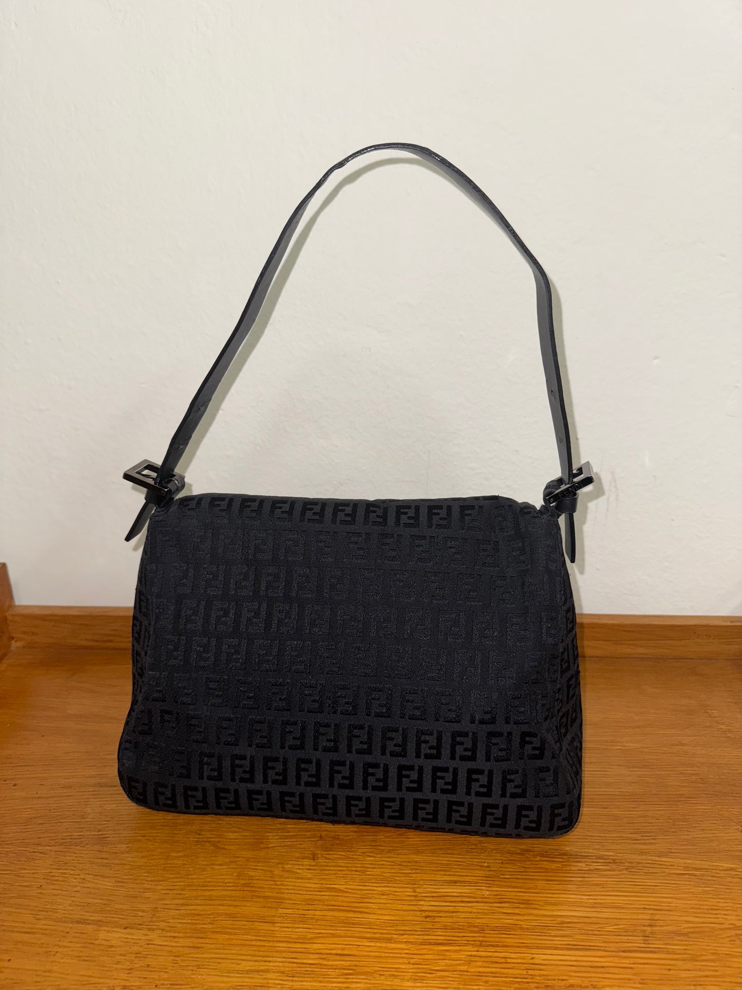 FENDI MAMMA BAGUETTE BLACK ZUCCA