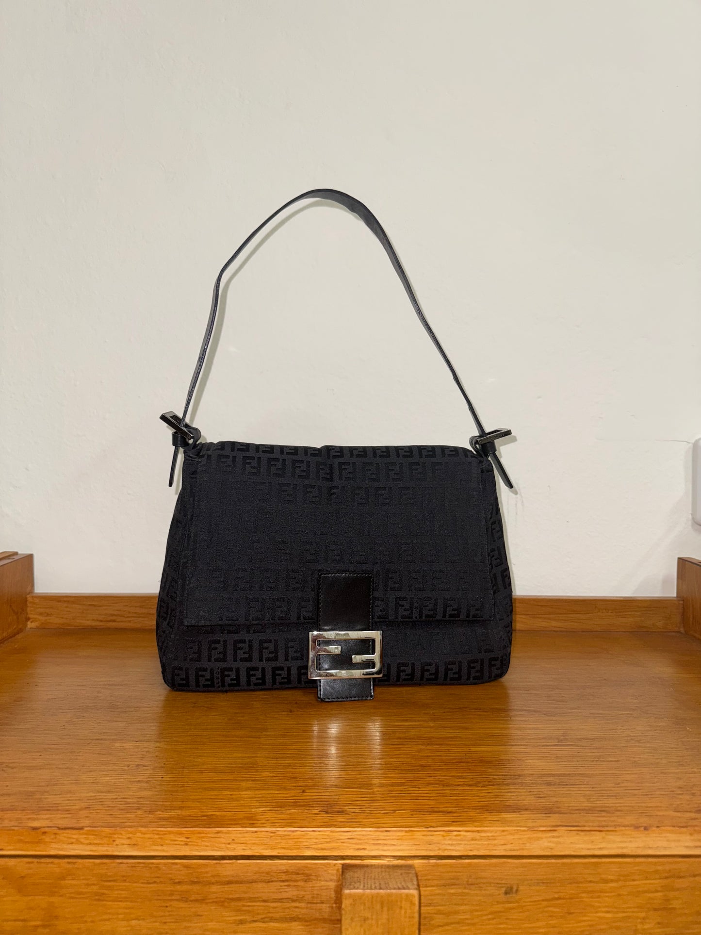 FENDI MAMMA BAGUETTE BLACK ZUCCA