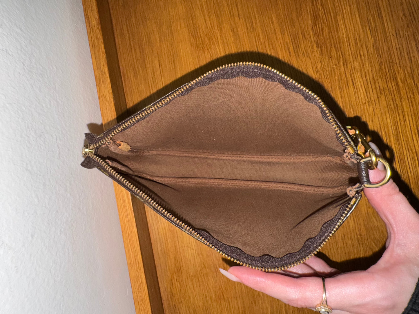 LOUIS VUITTON POCHETTE