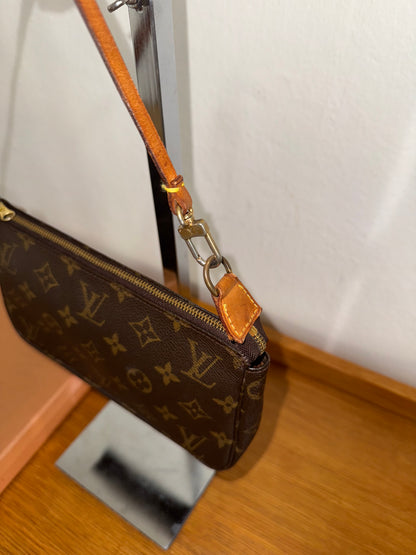 LV POCHETTE