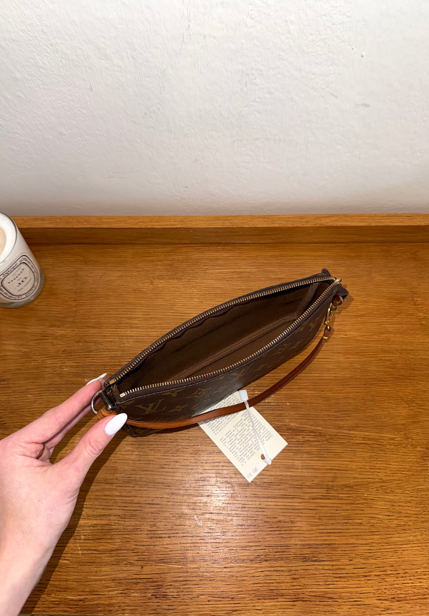 LV POCHETTE 303