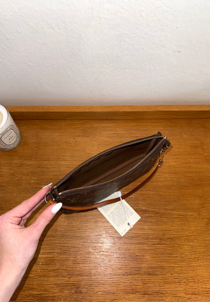 LV POCHETTE 303