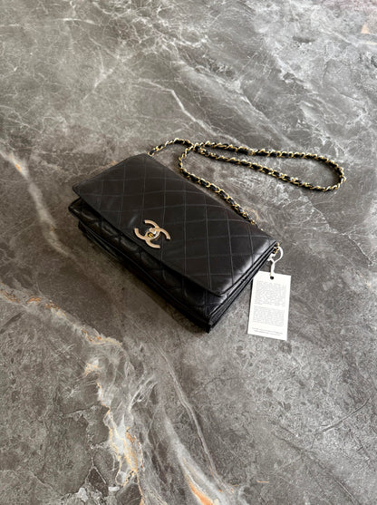 Chanel Single Flap Twist Lock Lambskin Black 24K Gold HW