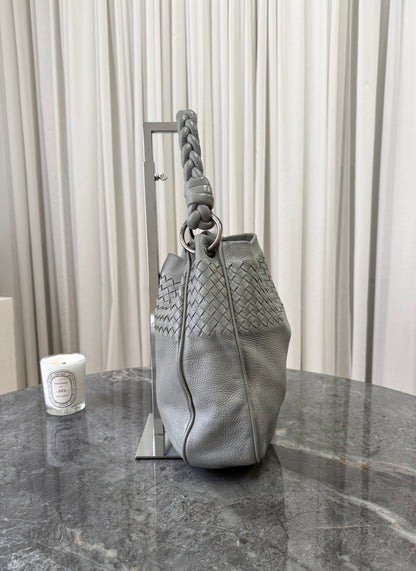 Bottega Veneta hobo z kůže Intrecciato ve světle šedé barvě, foto 5