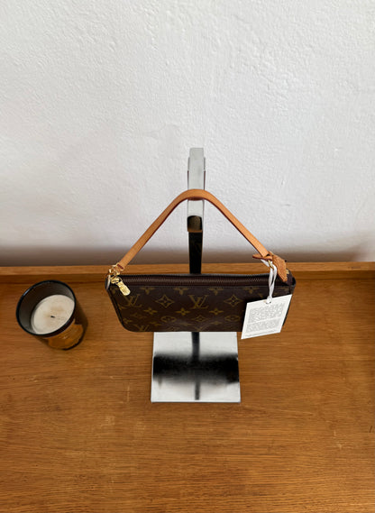 LV POCHETTE