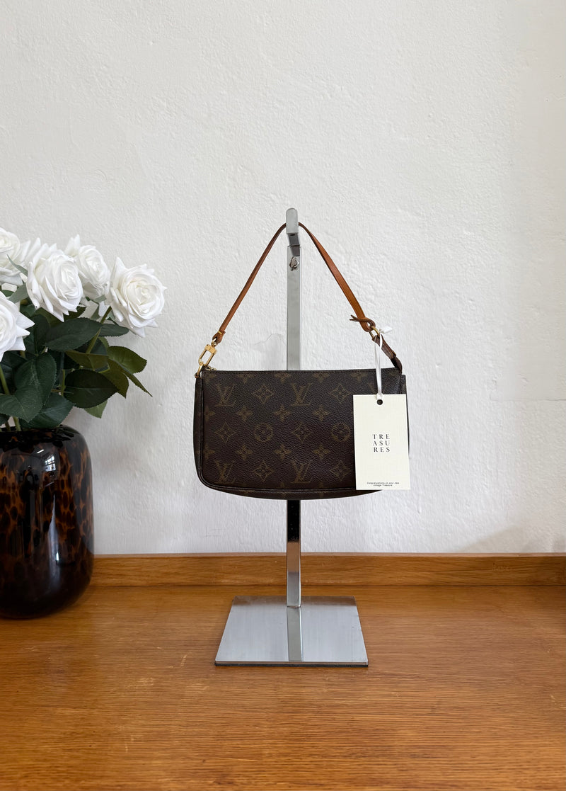 LV POCHETTE