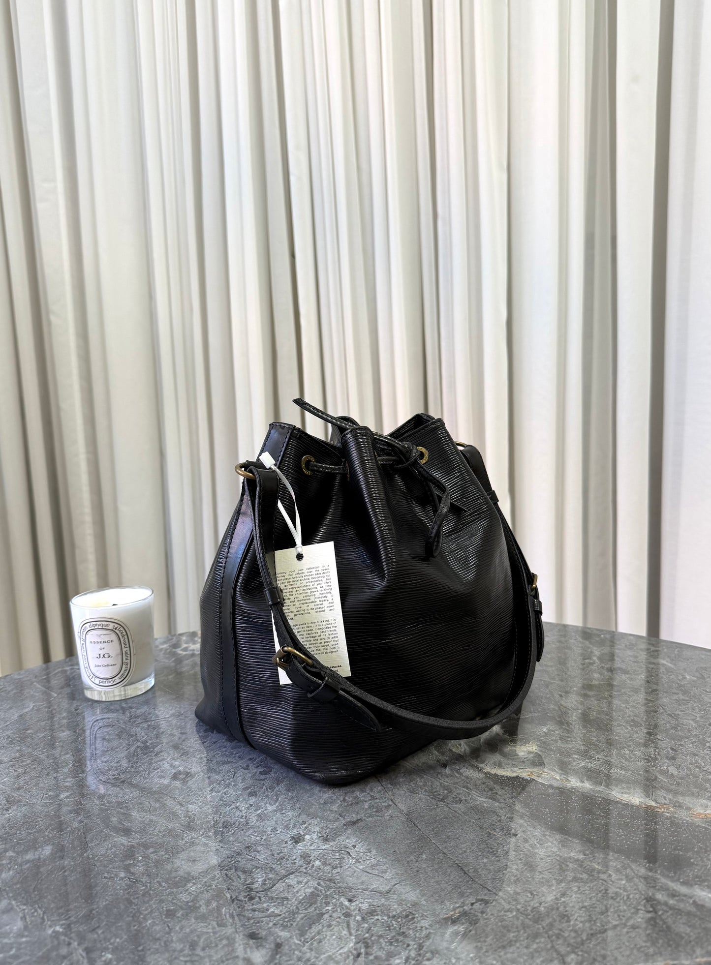 LV EPI PETIT NOÉ BLACK BUCKET BAG