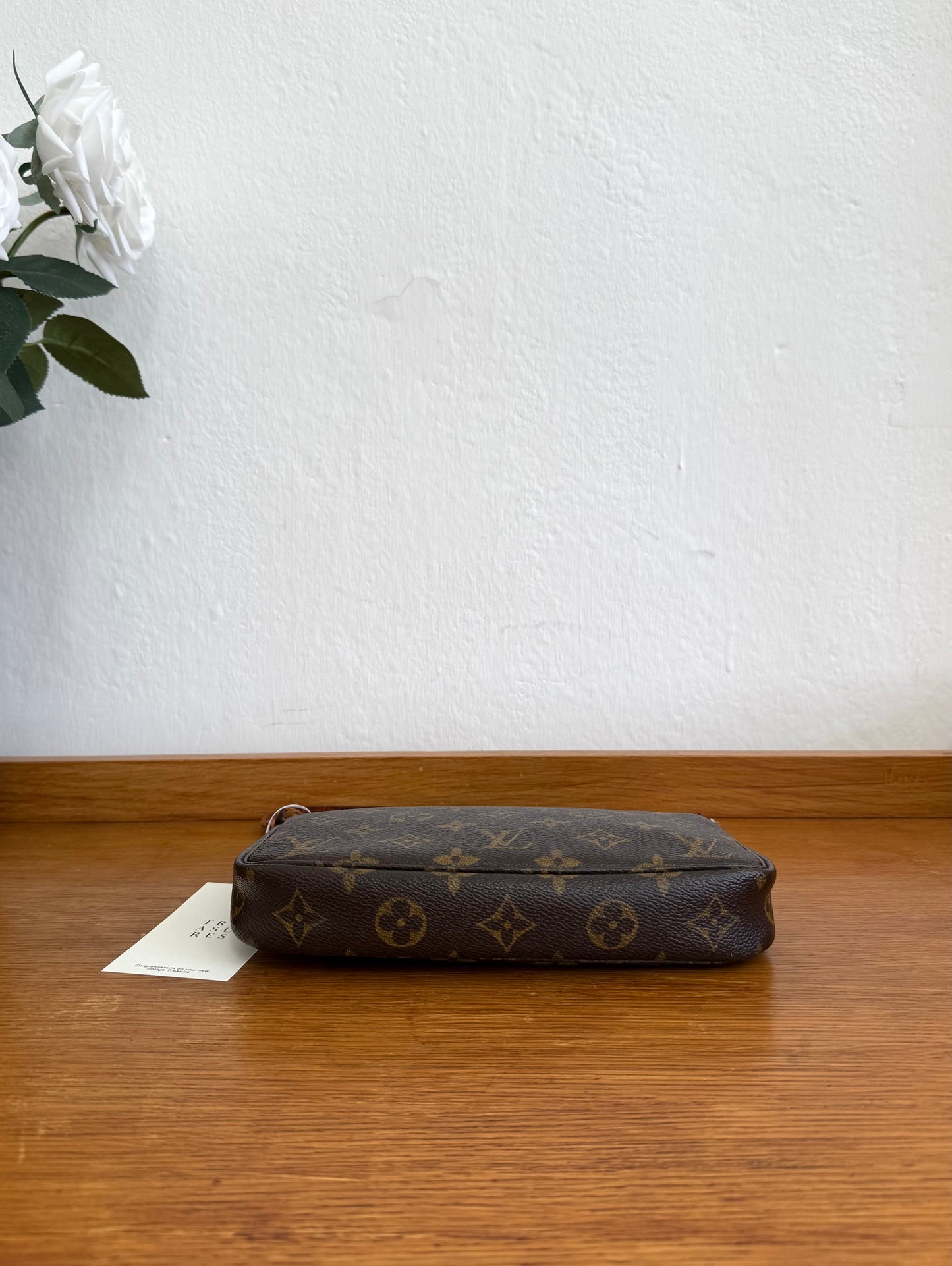 LV POCHETTE