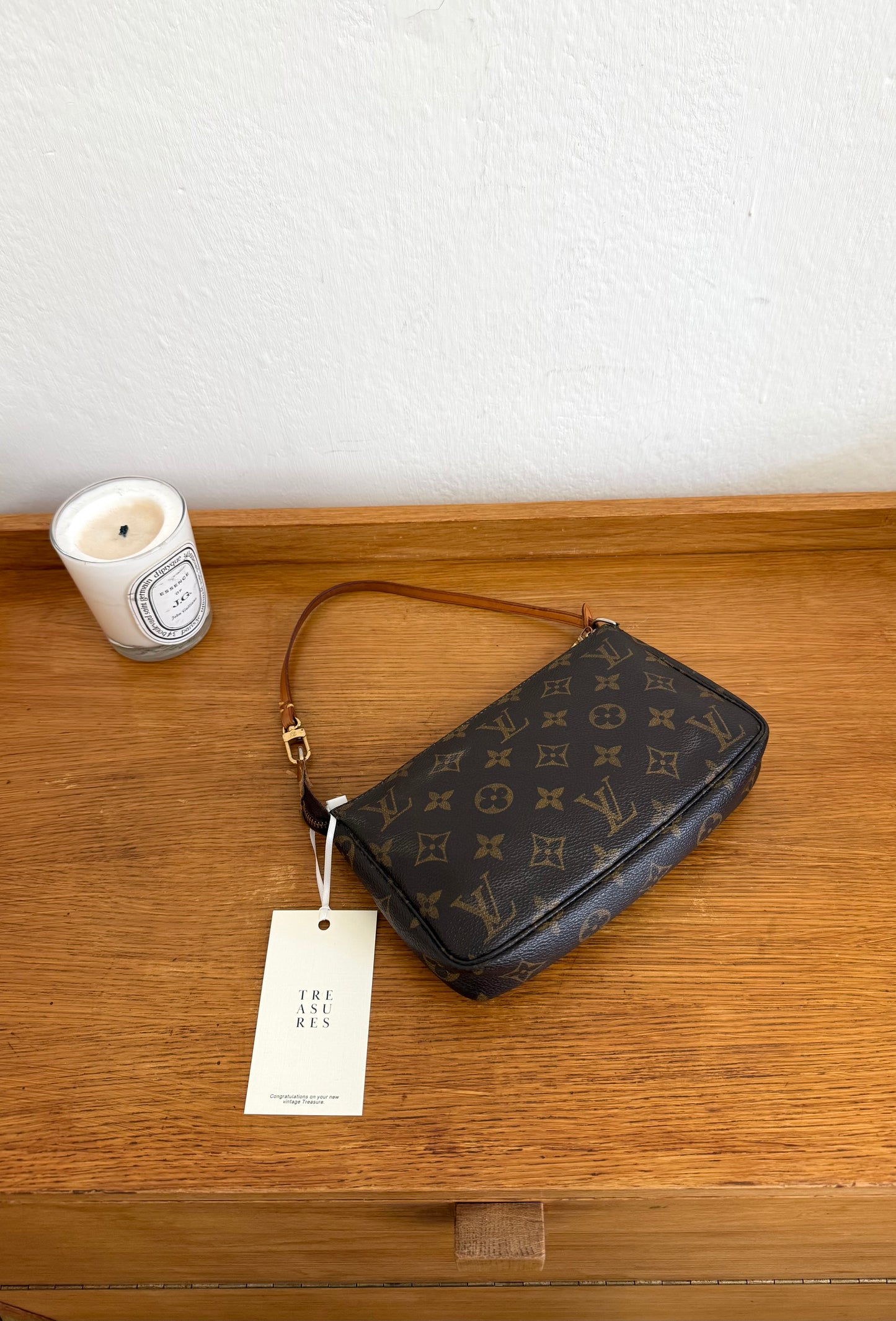 LV POCHETTE 303