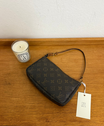 LV POCHETTE