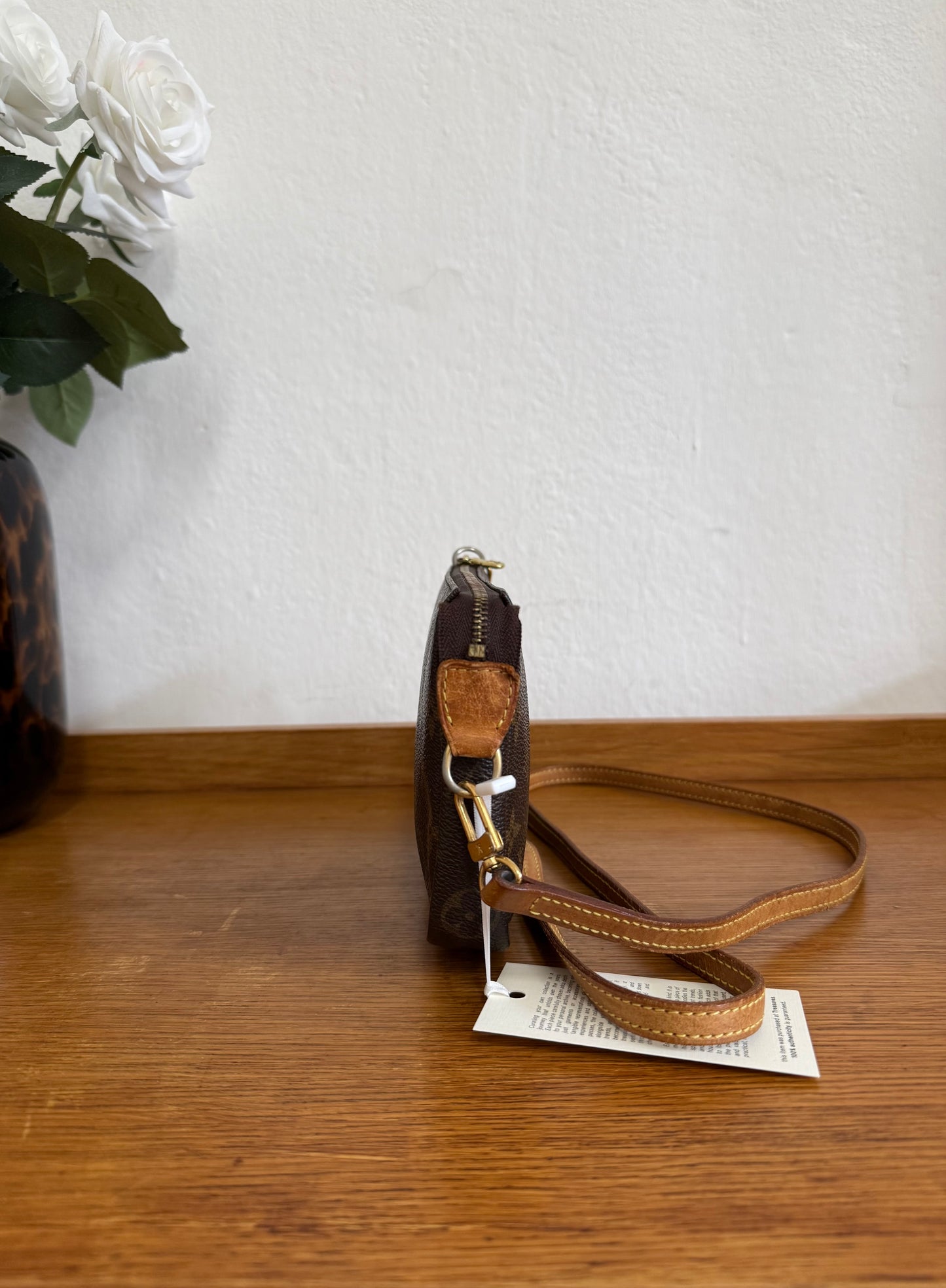 LV POCHETTE