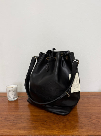 LV EPI NOÉ BLACK BUCKET BAG