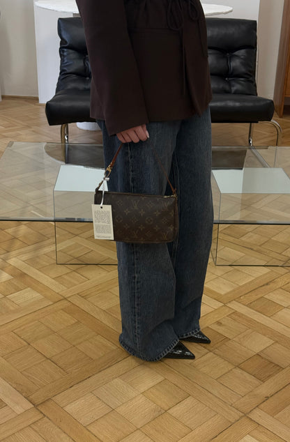 LV Pochette