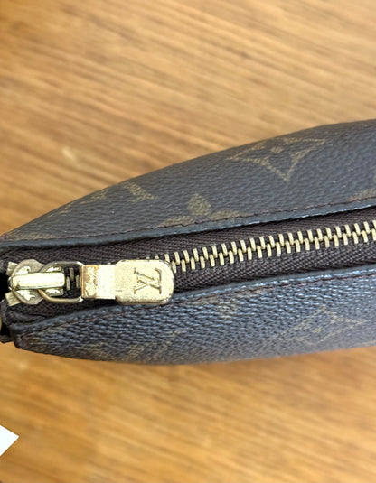 LV POCHETTE