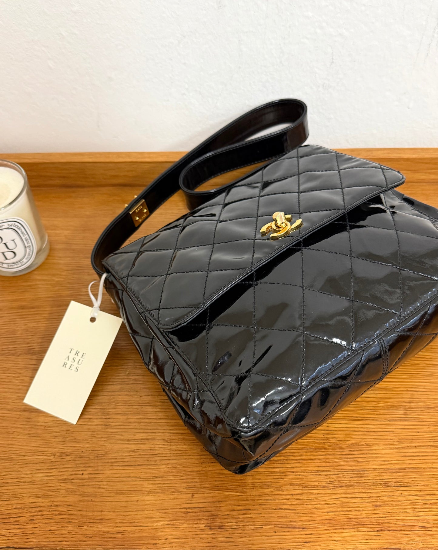 CHANEL TWIST LOCK FLAP PATENT LEATHER
