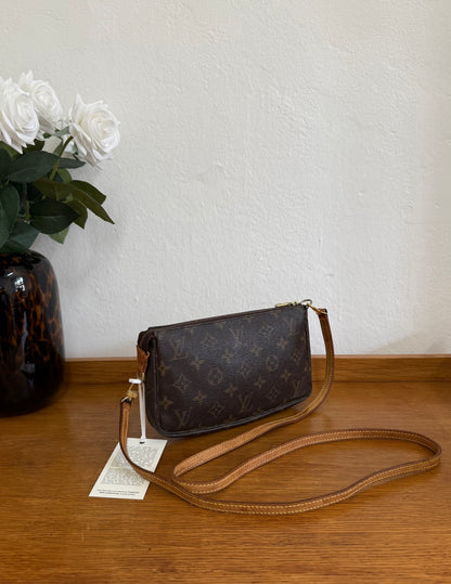 LV POCHETTE