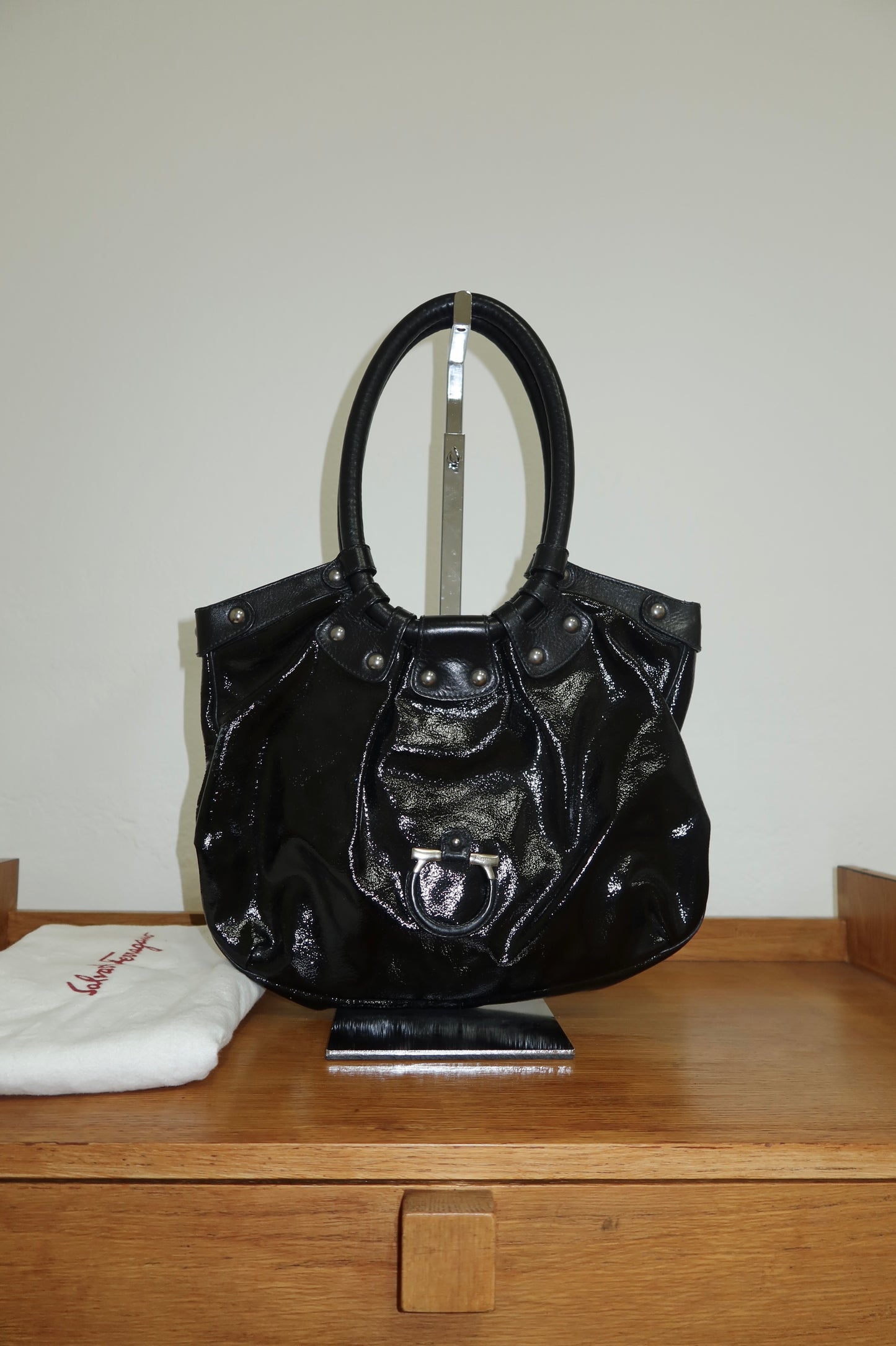 FERRAGAMO NAPLAK SHOULDER BAG