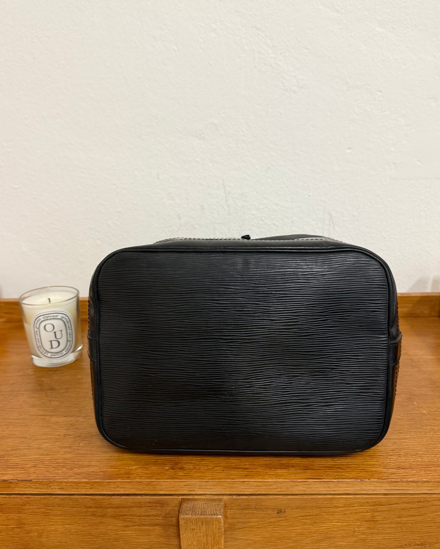 LV EPI PETIT NOÉ BLACK BUCKET BAG