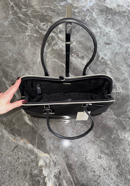Prada Triangle bowling bag z černé kůže spazzolato, foto 11