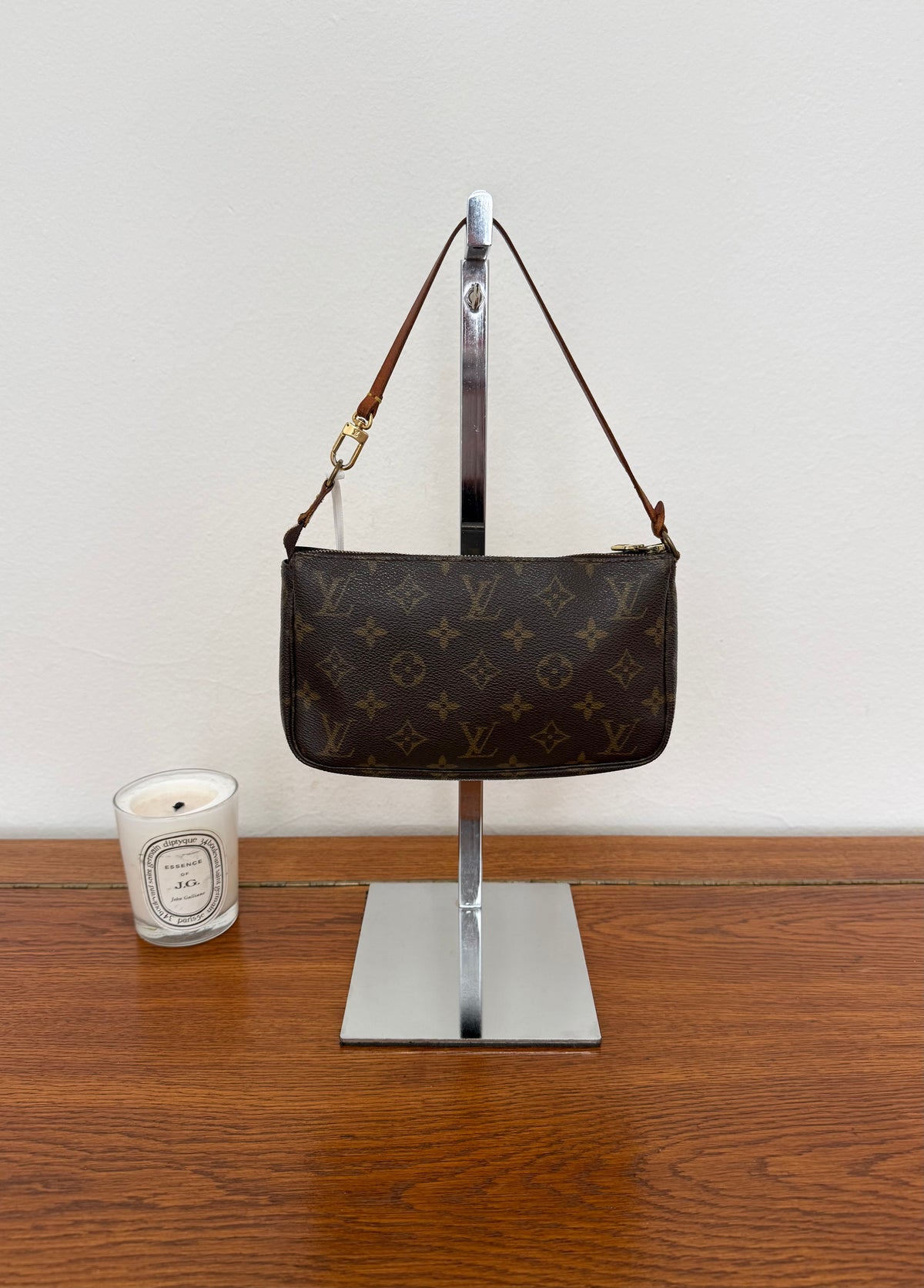 LV Pochette