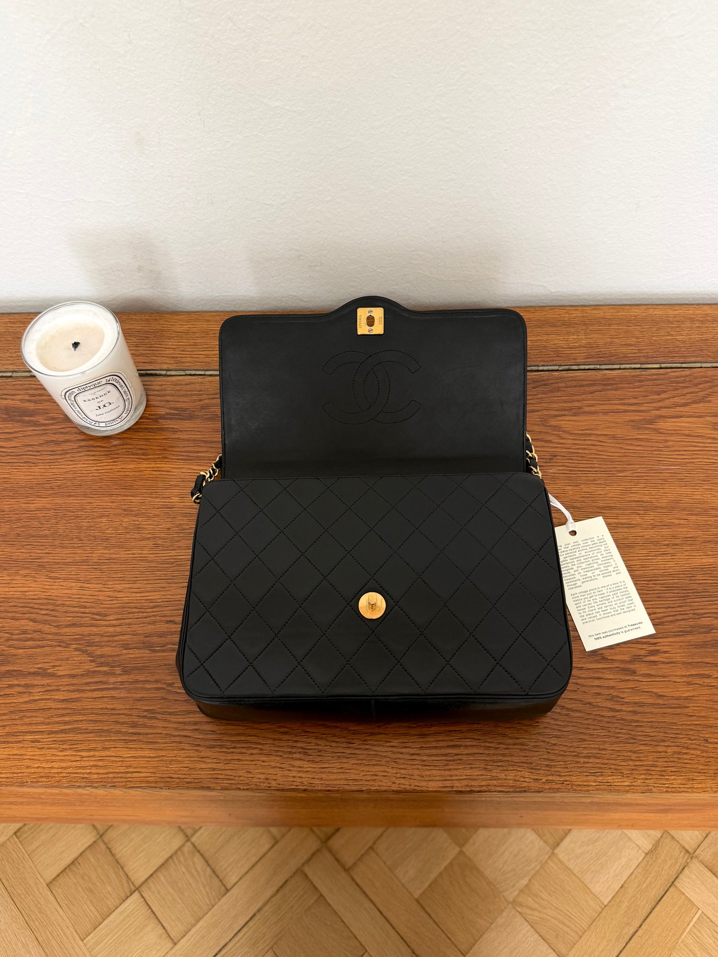 CHANEL BLACK TWIST LOCK FLAP BAG LAMBSKIN GOLD HW