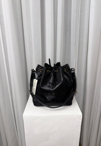 LV EPI PETIT NOÉ BLACK BUCKET BAG