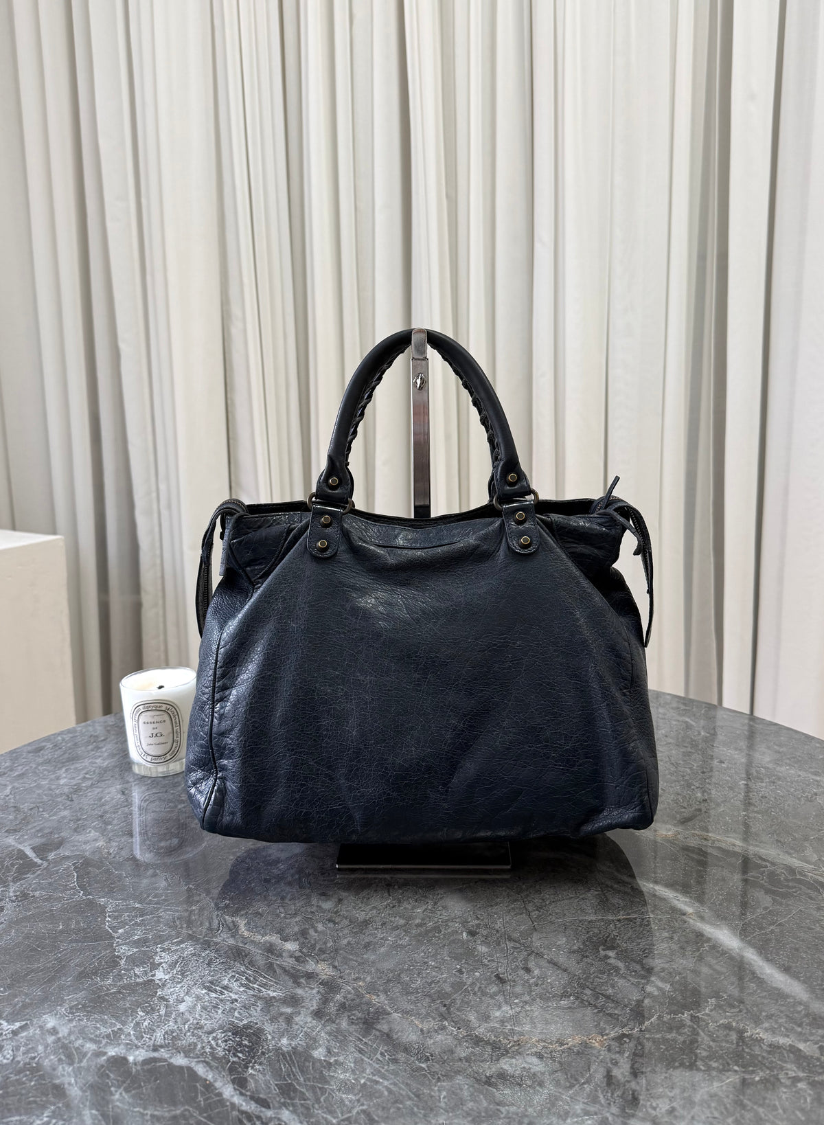Balenciaga Velo z jehněčí kůže s mosazným hardwarem, foto 6