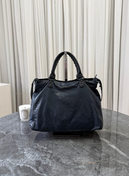 Balenciaga Velo z jehněčí kůže s mosazným hardwarem, foto 6