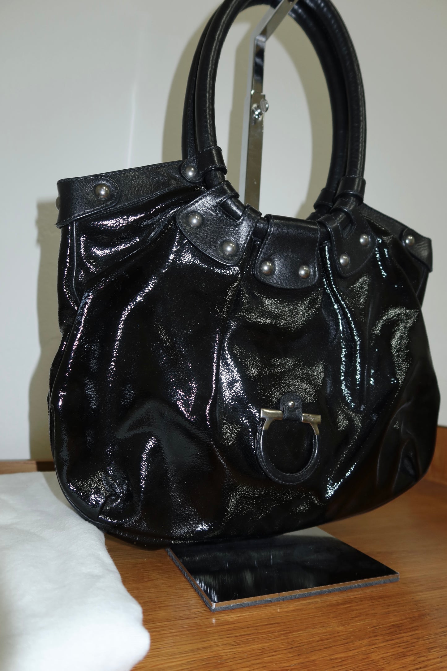 FERRAGAMO NAPLAK SHOULDER BAG