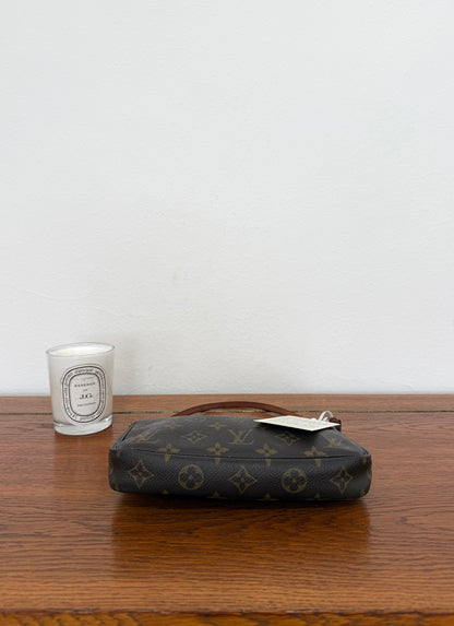 LV Pochette