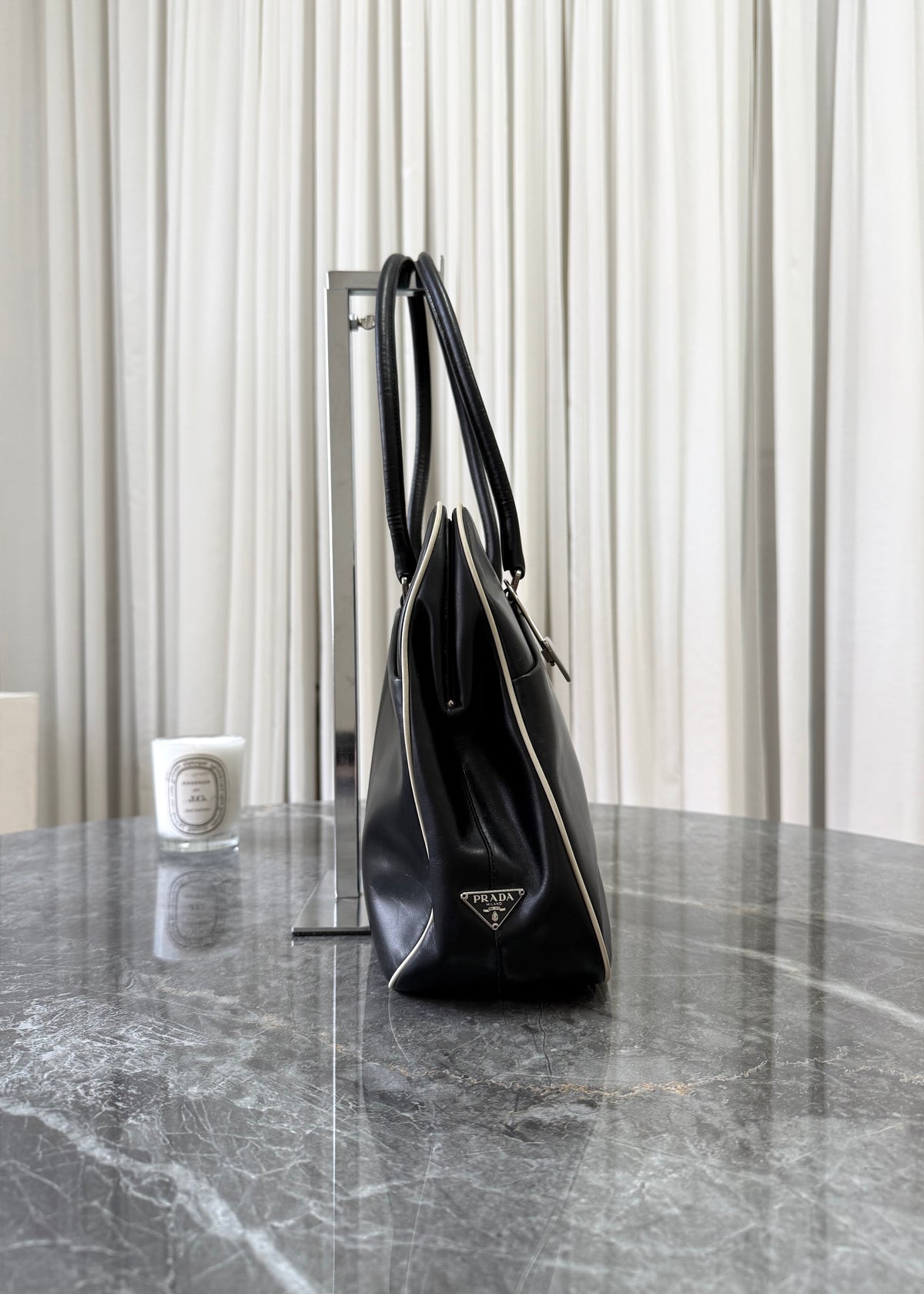 Prada Triangle bowling bag z černé kůže spazzolato, foto 4