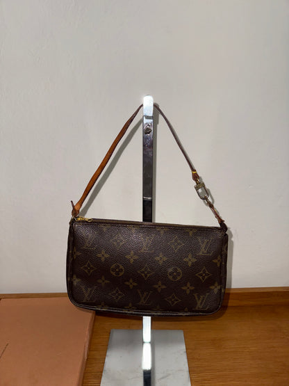 LV POCHETTE