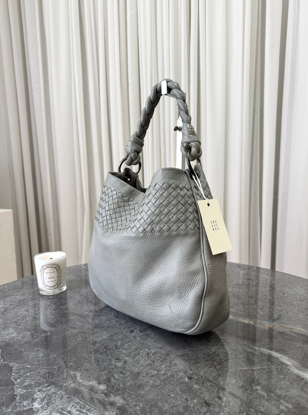 Bottega Veneta hobo z kůže Intrecciato ve světle šedé barvě, foto 3