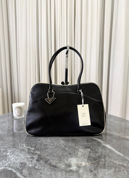 Prada Triangle bowling bag z černé kůže spazzolato – Treasures Prague