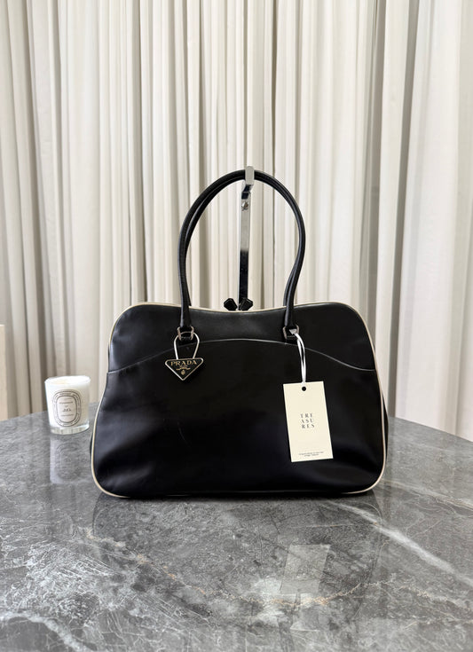 Prada Triangle bowling bag z černé kůže spazzolato – Treasures Prague