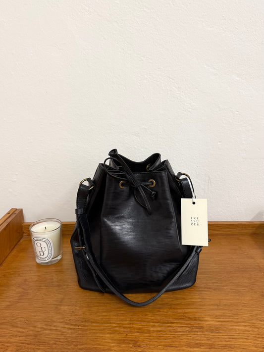 LV EPI PETIT NOÉ BLACK BUCKET BAG